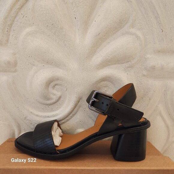 Gentle Souls Black Leather " Maddy" Block Heeled Sandals. NIB. Size 6.5 - Picture 2 of 10